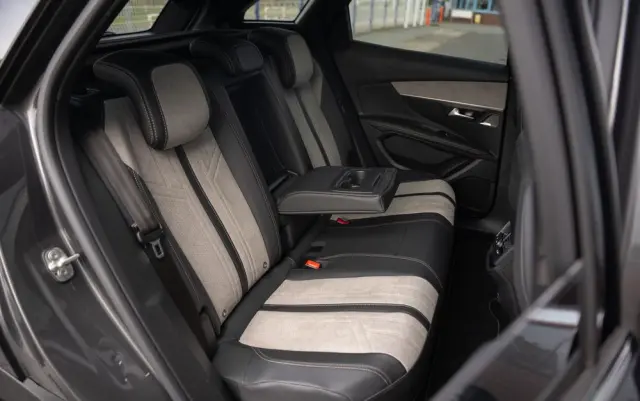 PEUGEOT 3008 1.6 PureTech Hybrid4 PHEV GT Pack S&S EAT8