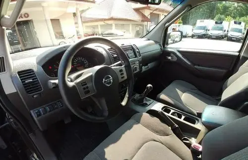 NISSAN Navara 