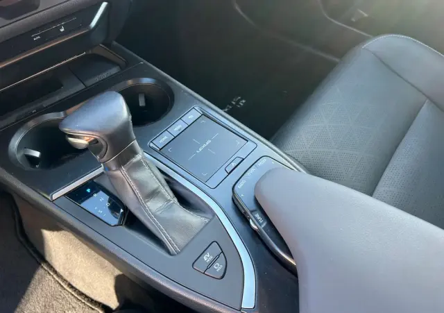 LEXUS UX 250h Prestige 2WD