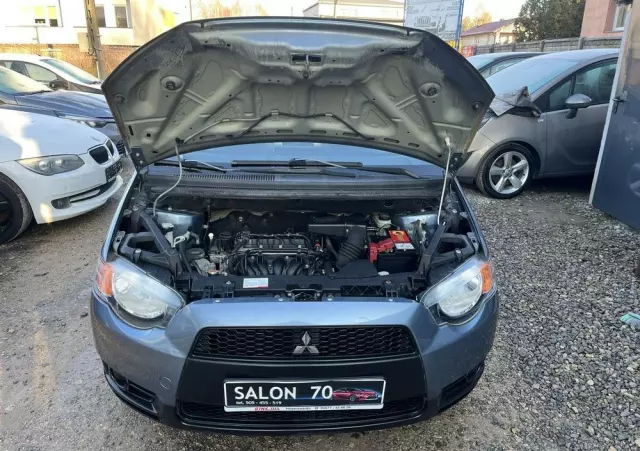 MITSUBISHI Colt 