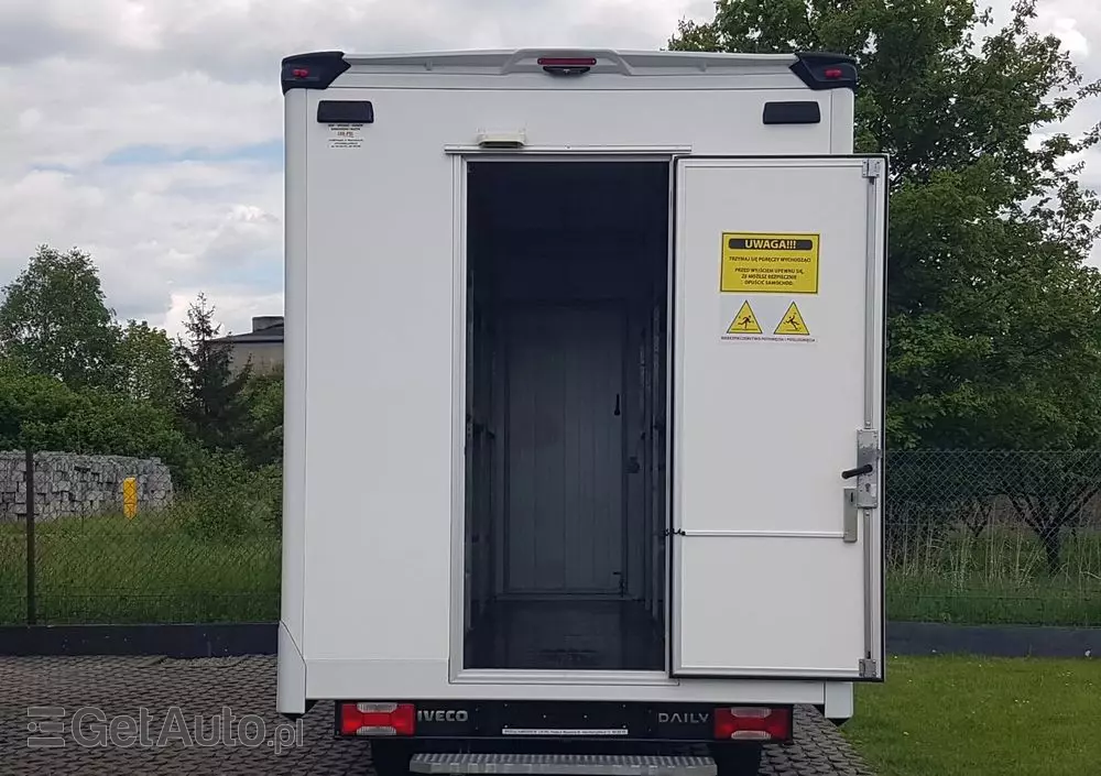 IVECO DAILY KONTENER NISKOPODŁOGOWY 4,43x2,23x2,42 SKLEP FOODTRUCK BAR KLIMA KONIOWÓZ KAMPER 