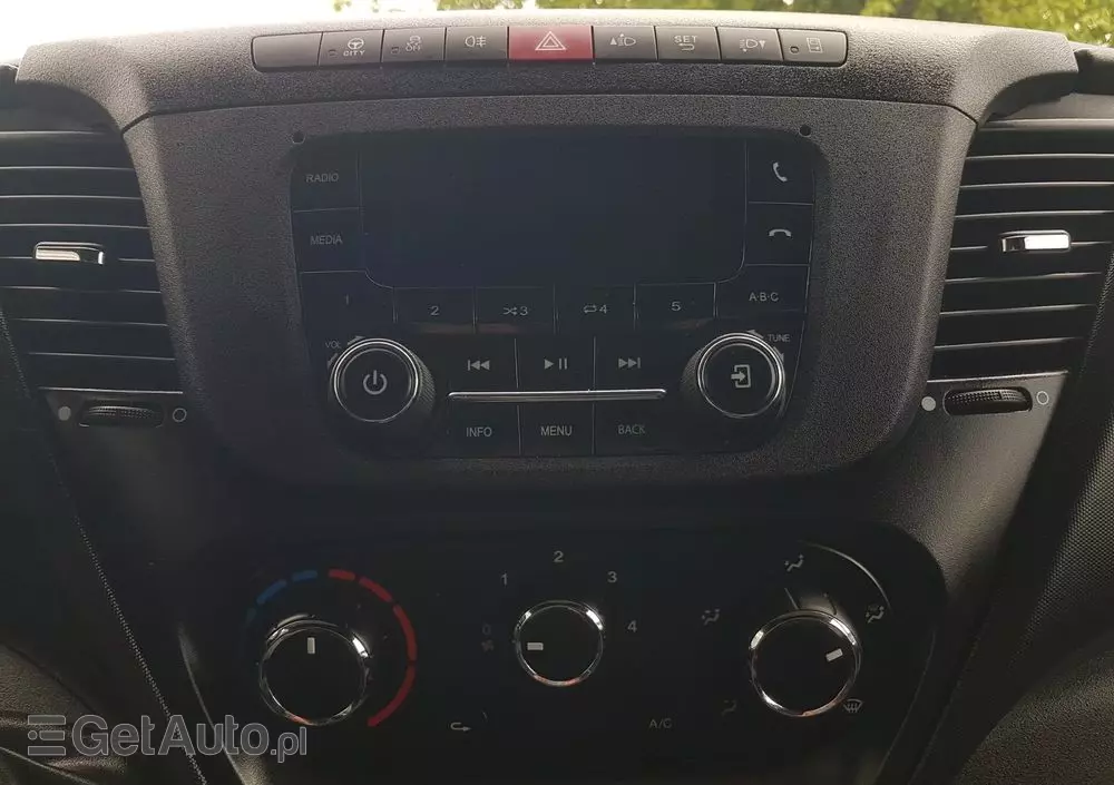 IVECO DAILY KONTENER NISKOPODŁOGOWY 4,43x2,23x2,42 SKLEP FOODTRUCK BAR KLIMA KONIOWÓZ KAMPER 