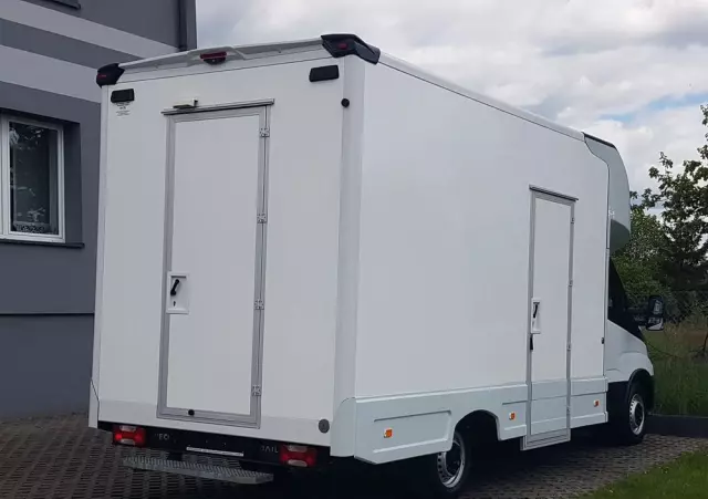 IVECO DAILY KONTENER NISKOPODŁOGOWY 4,43x2,23x2,42 SKLEP FOODTRUCK BAR KLIMA KONIOWÓZ KAMPER 