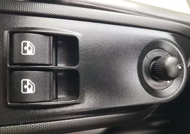 IVECO DAILY KONTENER NISKOPODŁOGOWY 4,43x2,23x2,42 SKLEP FOODTRUCK BAR KLIMA KONIOWÓZ KAMPER 