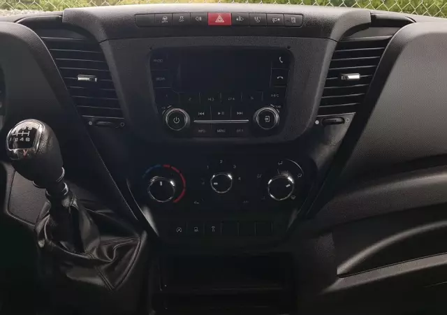 IVECO DAILY KONTENER NISKOPODŁOGOWY 4,43x2,23x2,42 SKLEP FOODTRUCK BAR KLIMA KONIOWÓZ KAMPER 