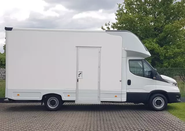 IVECO DAILY KONTENER NISKOPODŁOGOWY 4,43x2,23x2,42 SKLEP FOODTRUCK BAR KLIMA KONIOWÓZ KAMPER 
