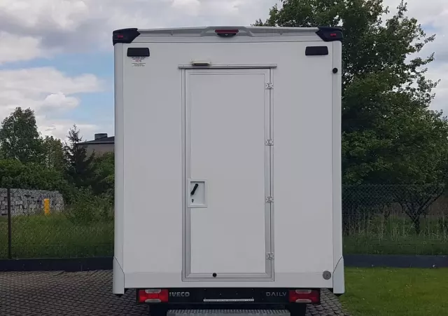 IVECO DAILY KONTENER NISKOPODŁOGOWY 4,43x2,23x2,42 SKLEP FOODTRUCK BAR KLIMA KONIOWÓZ KAMPER 