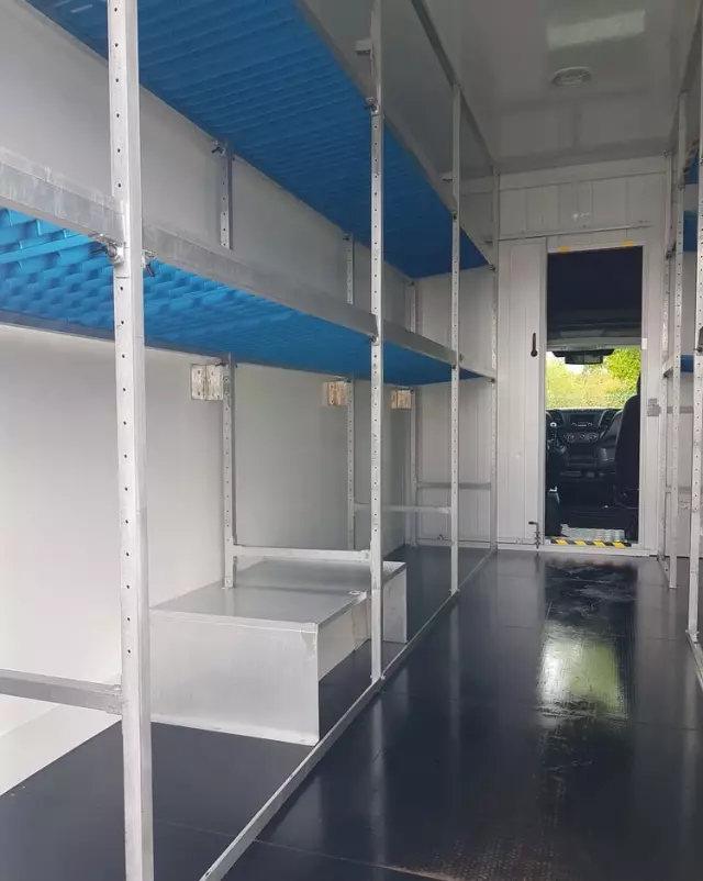 IVECO DAILY KONTENER NISKOPODŁOGOWY 4,43x2,23x2,42 SKLEP FOODTRUCK BAR KLIMA KONIOWÓZ KAMPER 