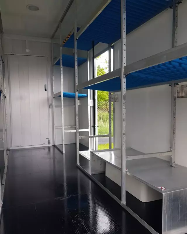 IVECO DAILY KONTENER NISKOPODŁOGOWY 4,43x2,23x2,42 SKLEP FOODTRUCK BAR KLIMA KONIOWÓZ KAMPER 