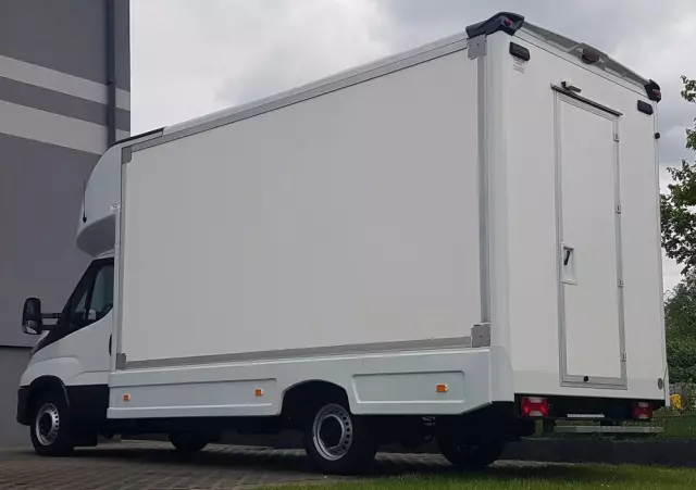 IVECO DAILY KONTENER NISKOPODŁOGOWY 4,43x2,23x2,42 SKLEP FOODTRUCK BAR KLIMA KONIOWÓZ KAMPER 