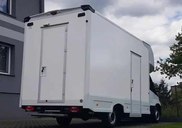 IVECO DAILY KONTENER NISKOPODŁOGOWY 4,43x2,23x2,42 SKLEP FOODTRUCK BAR KLIMA KONIOWÓZ KAMPER 