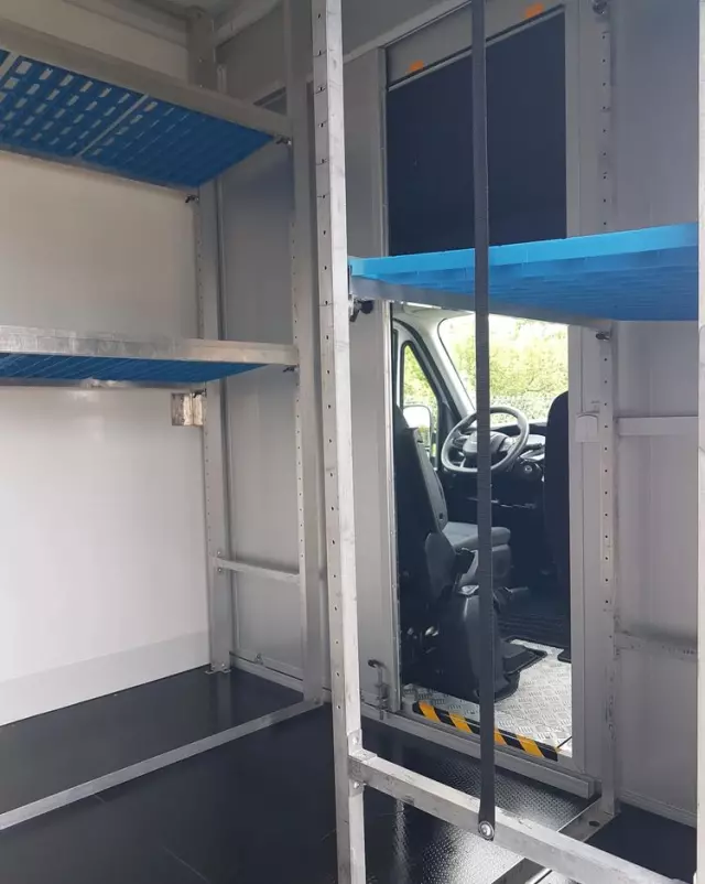 IVECO DAILY KONTENER NISKOPODŁOGOWY 4,43x2,23x2,42 SKLEP FOODTRUCK BAR KLIMA KONIOWÓZ KAMPER 