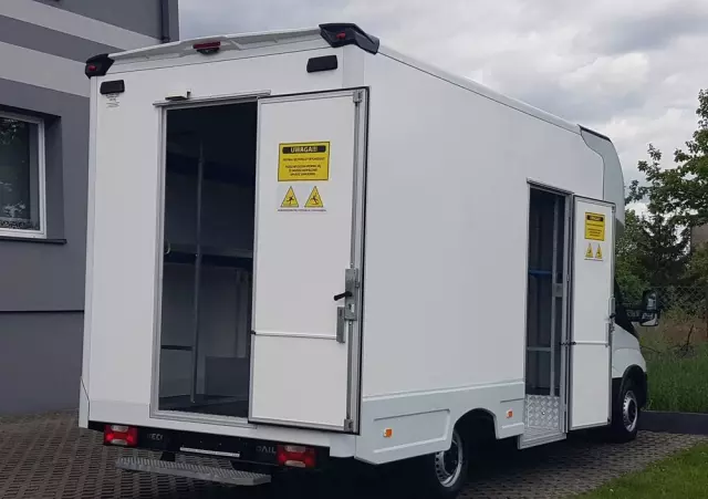 IVECO DAILY KONTENER NISKOPODŁOGOWY 4,43x2,23x2,42 SKLEP FOODTRUCK BAR KLIMA KONIOWÓZ KAMPER 