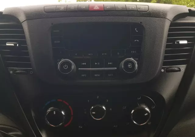 IVECO DAILY KONTENER NISKOPODŁOGOWY 4,43x2,23x2,42 SKLEP FOODTRUCK BAR KLIMA KONIOWÓZ KAMPER 