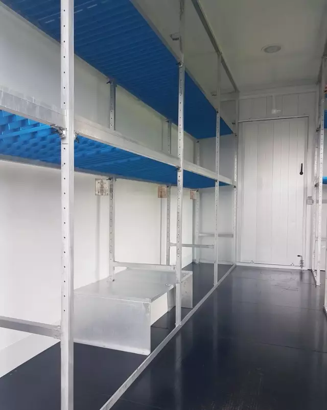 IVECO DAILY KONTENER NISKOPODŁOGOWY 4,43x2,23x2,42 SKLEP FOODTRUCK BAR KLIMA KONIOWÓZ KAMPER 