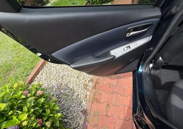 MAZDA 2 SKYACTIV-G 90 Red Edition