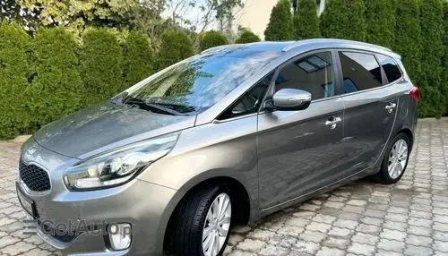 KIA Carens 