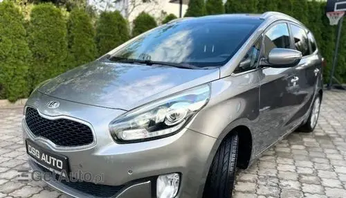 KIA Carens 