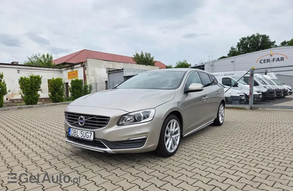 VOLVO V60 