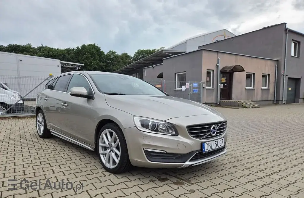 VOLVO V60 
