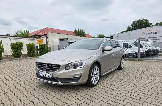 VOLVO V60 