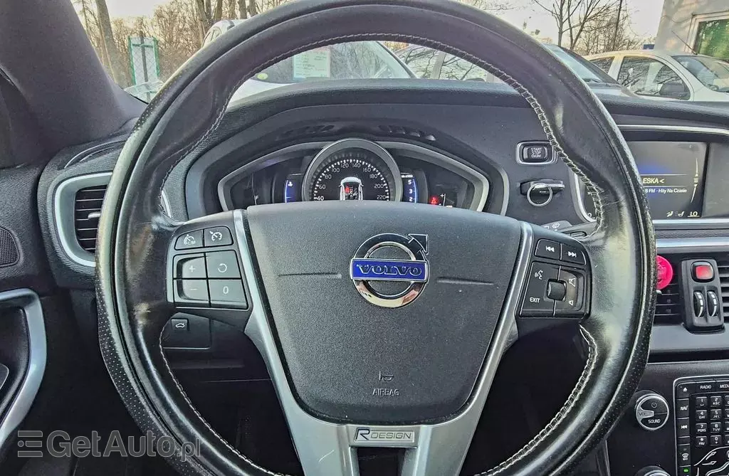 VOLVO V40 