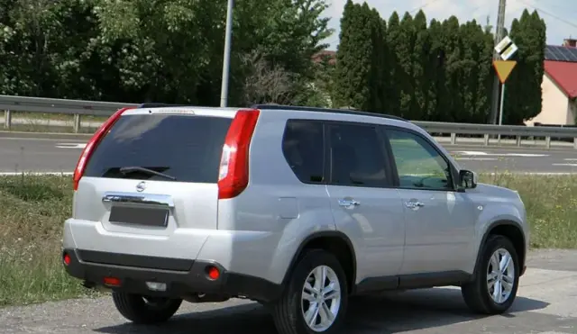 NISSAN X-Trail 