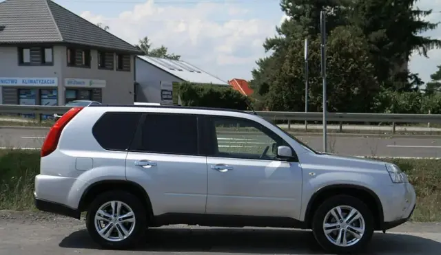 NISSAN X-Trail 