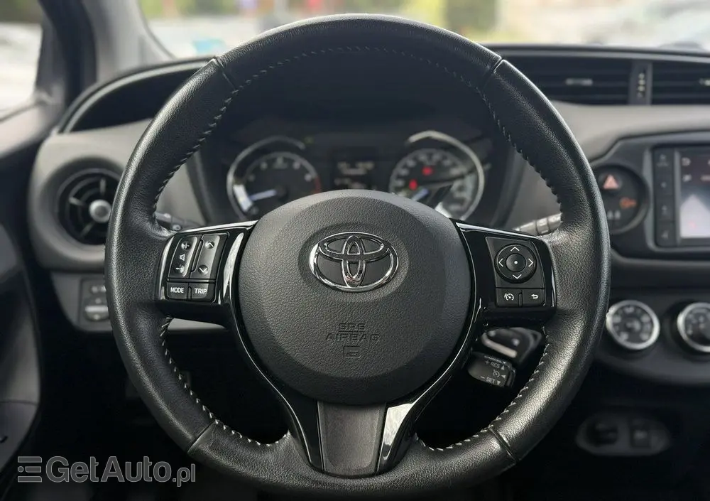 TOYOTA Yaris 1.5 Premium