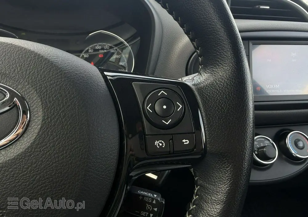 TOYOTA Yaris 1.5 Premium