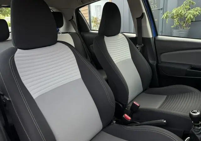 TOYOTA Yaris 1.5 Premium