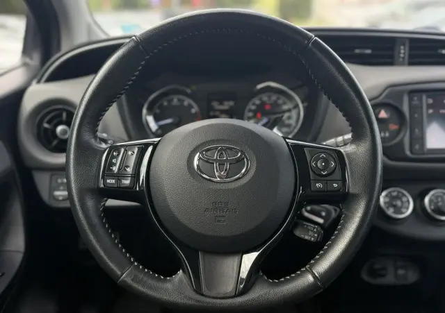 TOYOTA Yaris 1.5 Premium