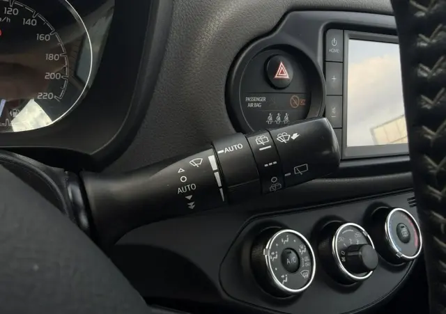 TOYOTA Yaris 1.5 Premium