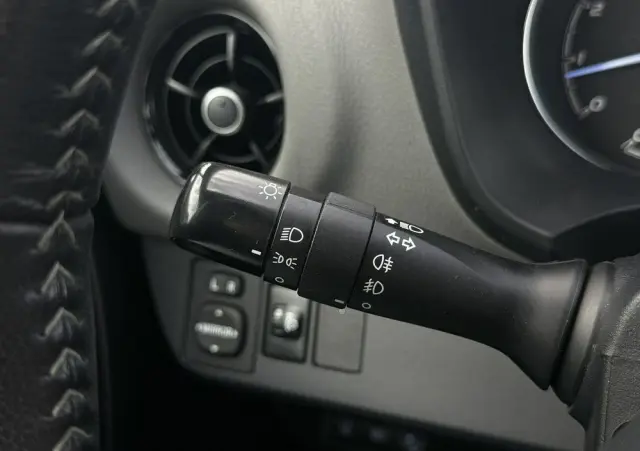 TOYOTA Yaris 1.5 Premium