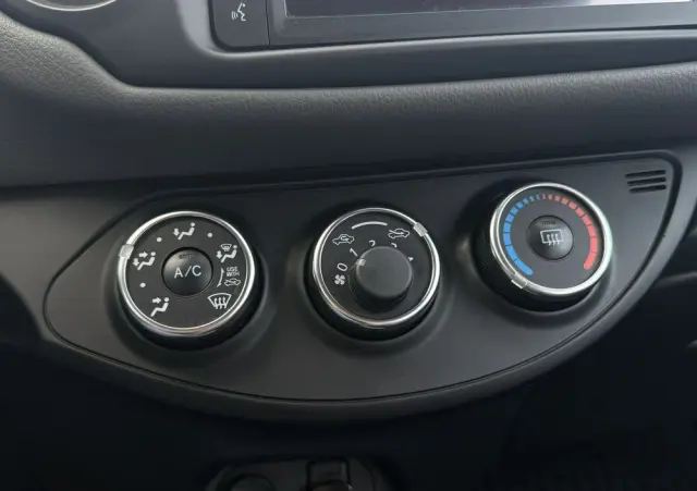 TOYOTA Yaris 1.5 Premium