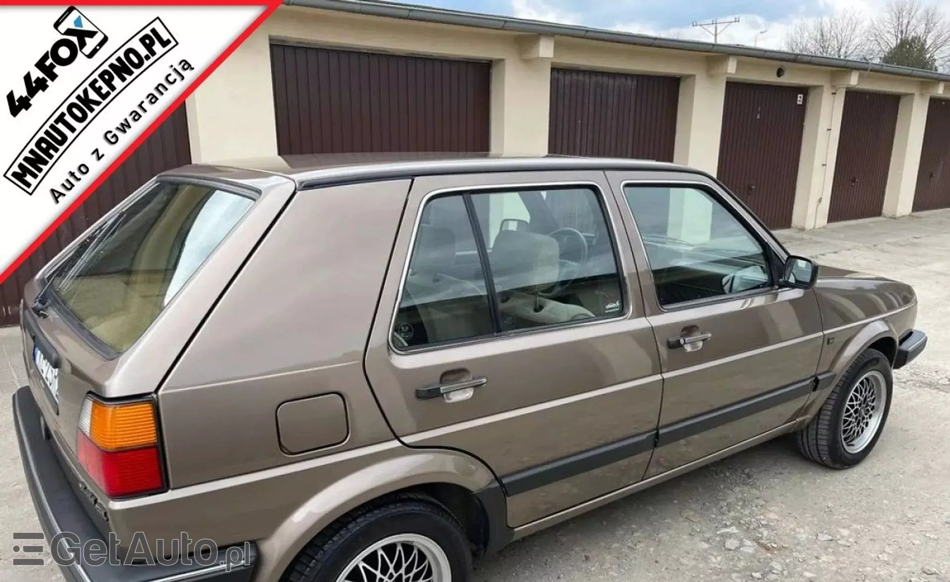 VOLKSWAGEN Golf 
