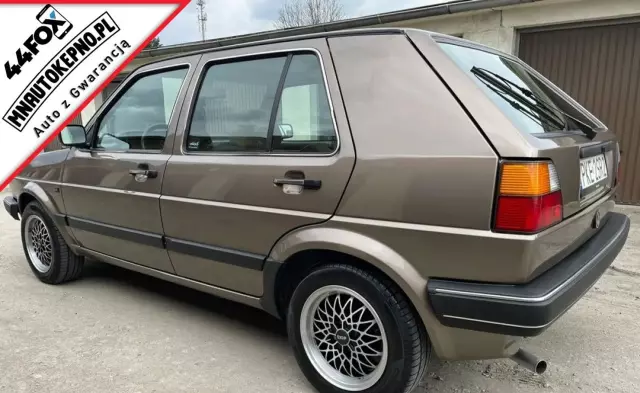 VOLKSWAGEN Golf 