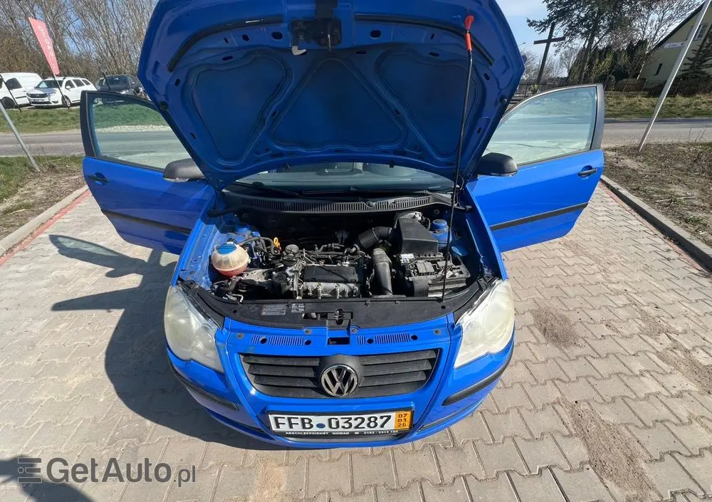 VOLKSWAGEN Polo 