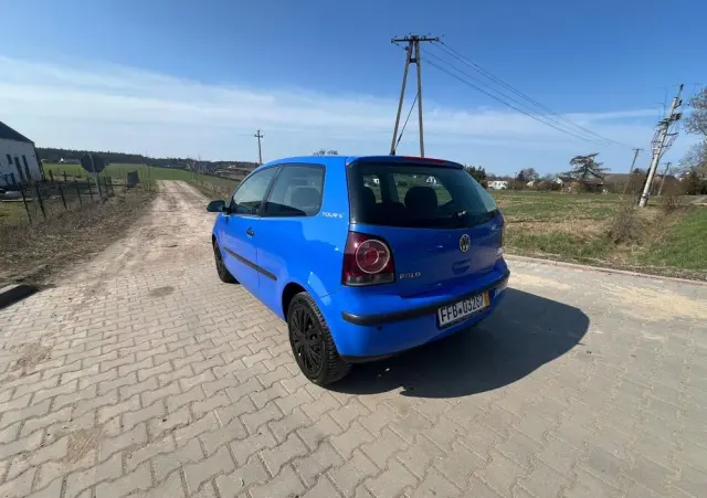 VOLKSWAGEN Polo 