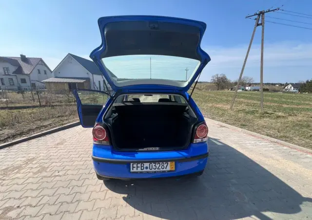 VOLKSWAGEN Polo 