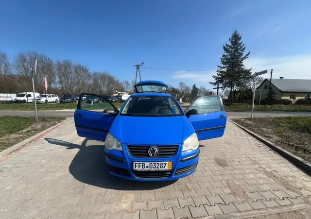 VOLKSWAGEN Polo 
