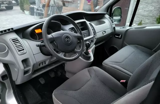 OPEL Vivaro 