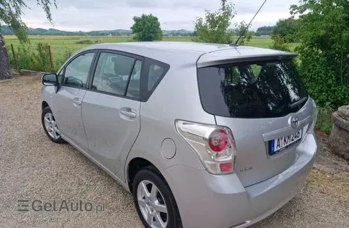 TOYOTA Verso 