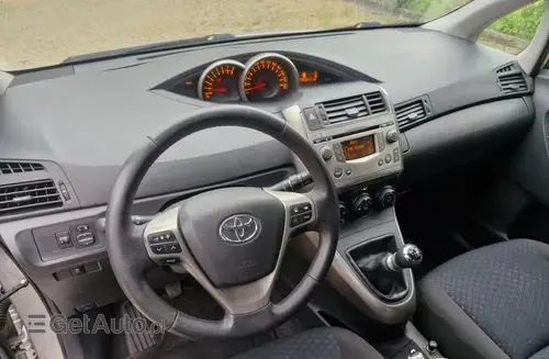 TOYOTA Verso 