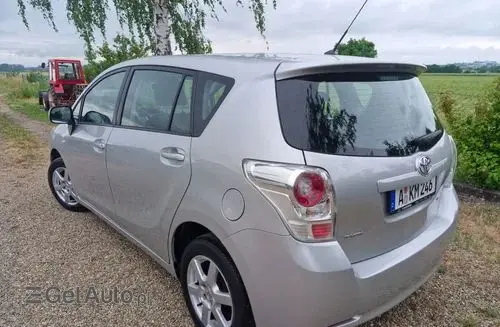 TOYOTA Verso 