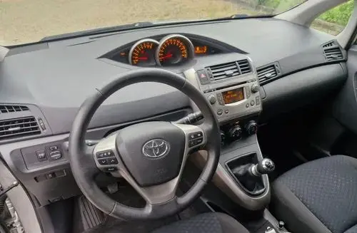 TOYOTA Verso 
