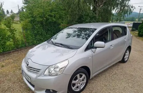 TOYOTA Verso 