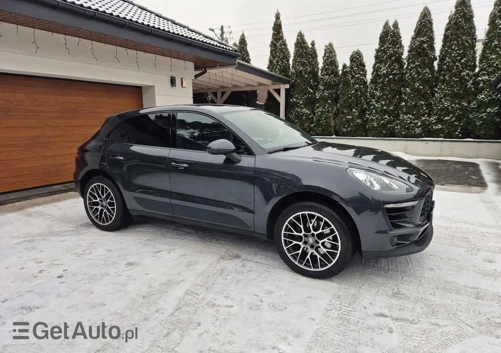 PORSCHE Macan 
