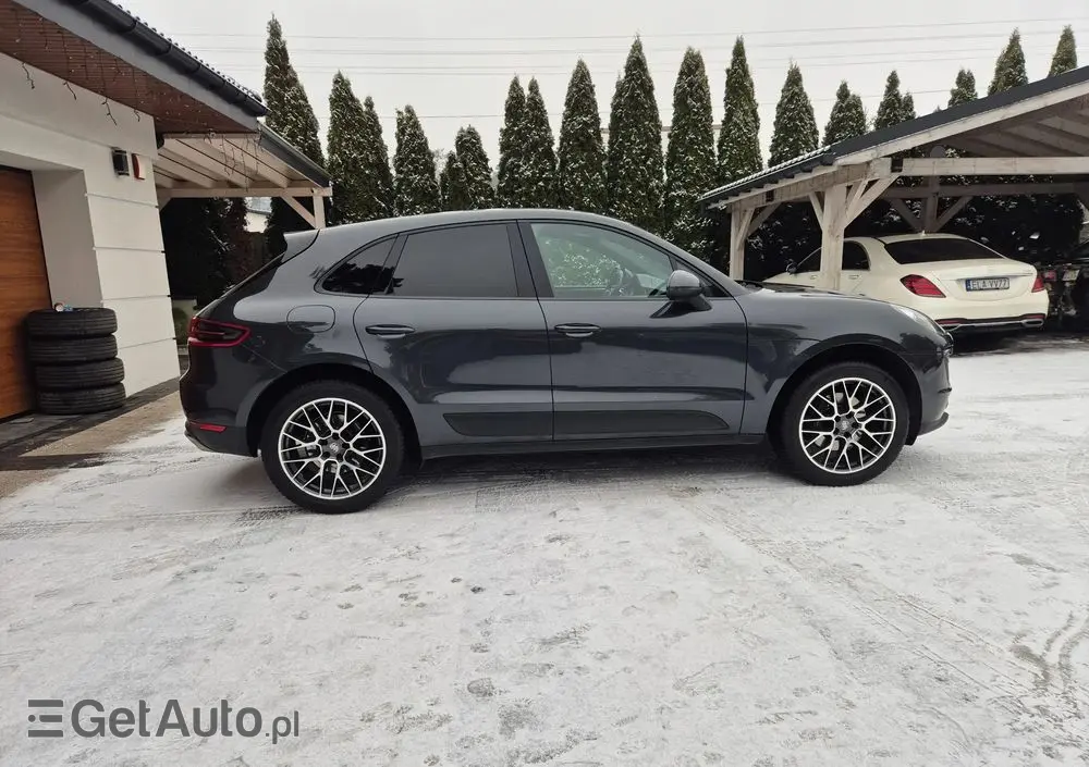 PORSCHE Macan 