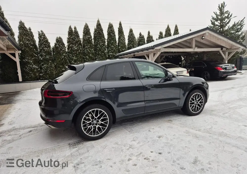 PORSCHE Macan 